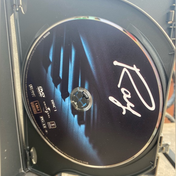 Ray Two Disc WideScreen Edition DVD 2005 Jamie Foxx Rated PG-13 - Picture 3 of 4